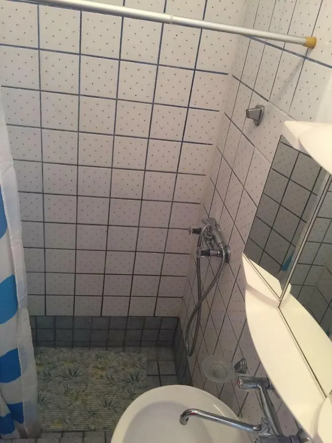 Villa Kartelo 特罗吉尔