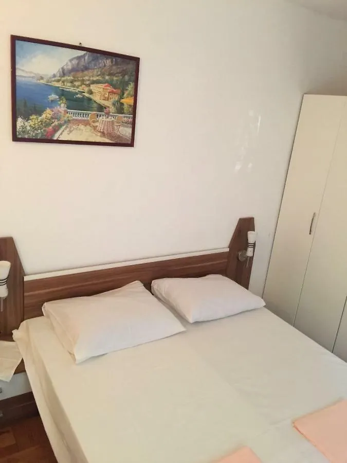 Villa Kartelo 特罗吉尔