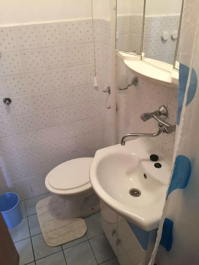 Villa Kartelo 特罗吉尔