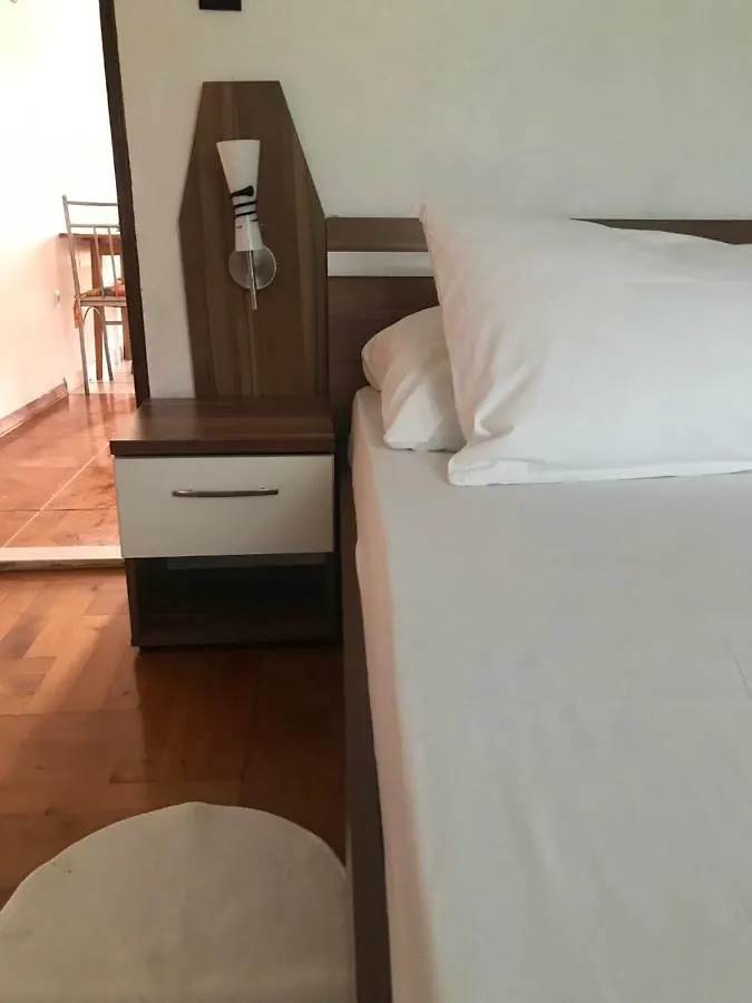 Villa Kartelo 特罗吉尔