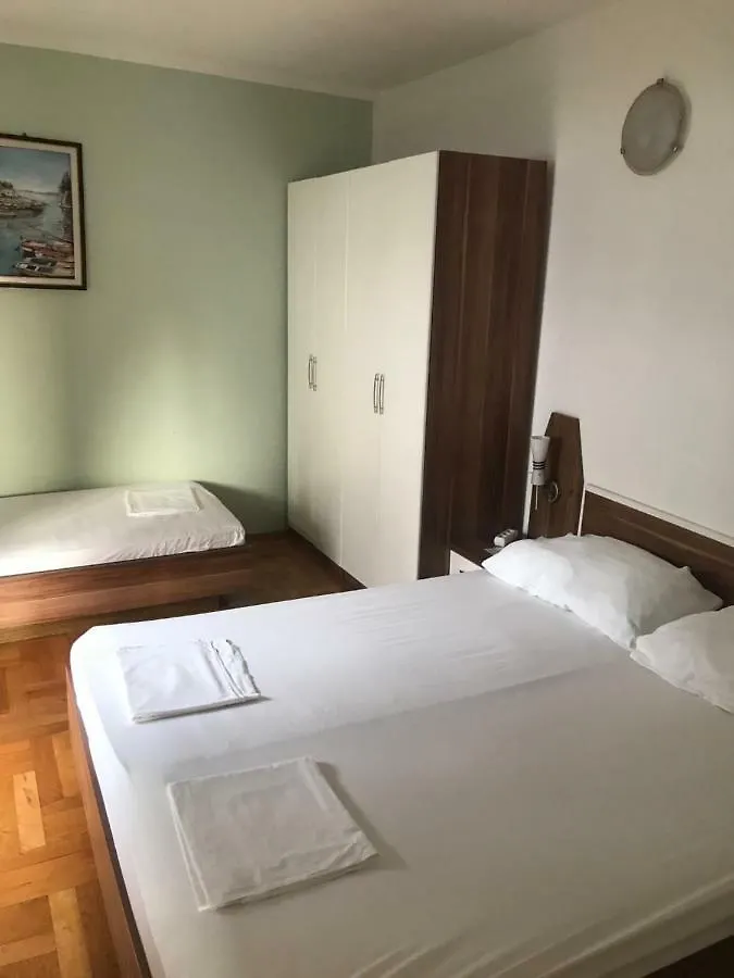 Villa Kartelo 特罗吉尔 公寓