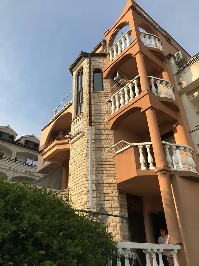 Villa Kartelo 特罗吉尔 公寓