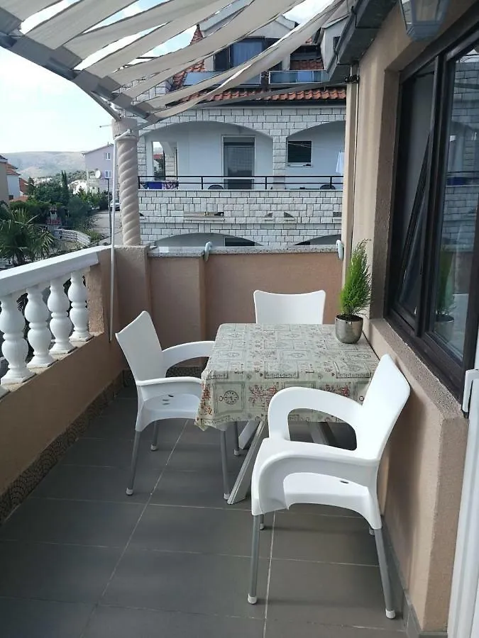公寓 Villa Kartelo 特罗吉尔